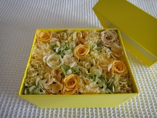 YELLOWフラワーBOX(イエロ―×グリーン×プチ橙)の画像1枚目