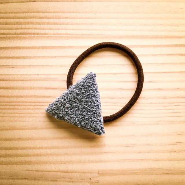 手刺繍のさんかくヘアゴムの画像1枚目