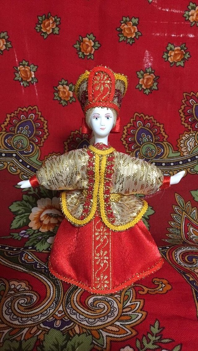 民族衣装を着た女の子のロシア人形(小)7の画像1枚目