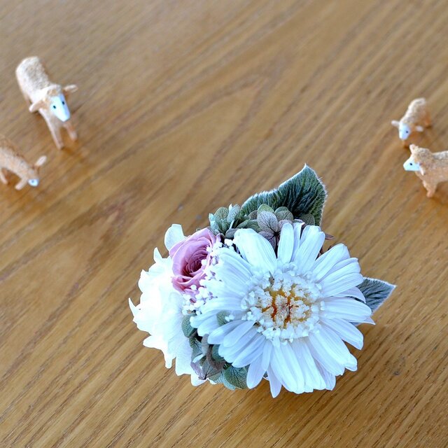 【ホワイトモーブ】 プリザーブドフラワー コサージュ ガーベラ 結婚式 発表会 卒業式 入学式 ヘッドドレス 七五三の画像1枚目