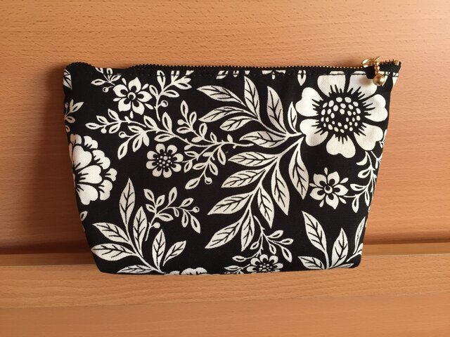 更紗 花柄ポーチの画像1枚目