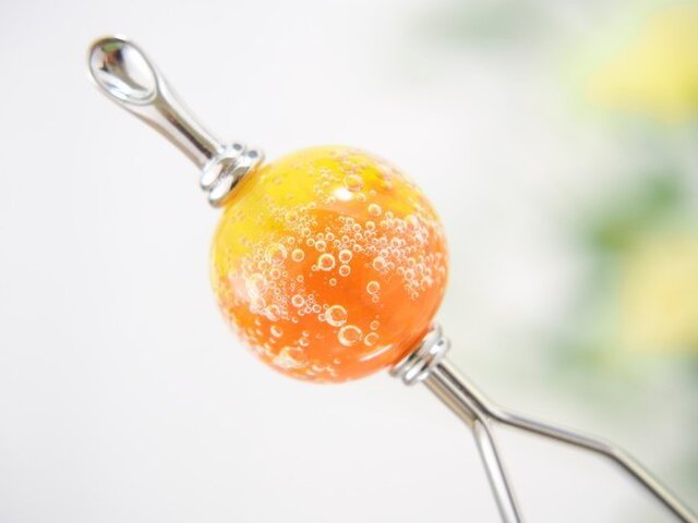 しゅわしゅわとんぼ玉のかんざし 黄色×オレンジ 耳かき二本足の画像1枚目