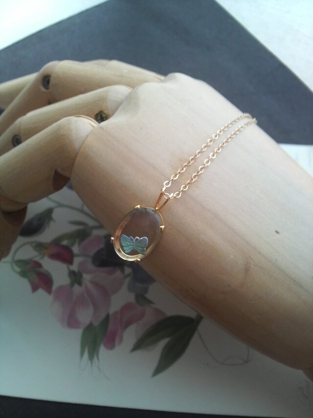 ヴィンテージ　ヴィトレイル蝶のインタリオ　14KGFネックレス