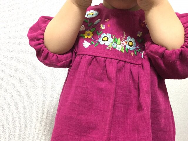 size80㎝刺繍チュニックワンピース ラズベリー色野の花刺繍 の画像1枚目