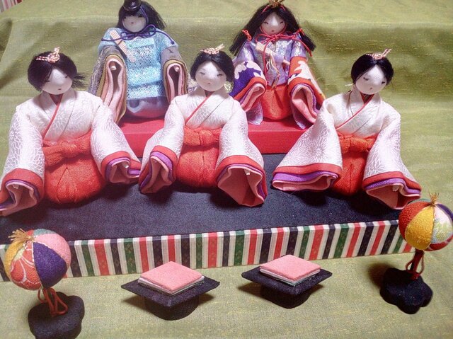 古布チリメンの袴をはいたお雛様 大の画像1枚目