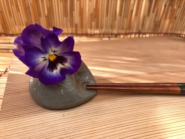 東京備前 備前炭炎焼 一輪挿し箸置き 2の画像1枚目