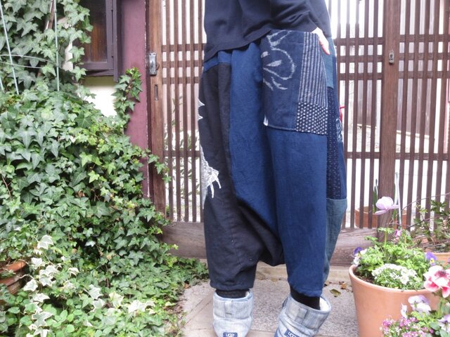 古布リメイク☆不思議な亀の染め抜き＋藍染や絣でおとなサルエル