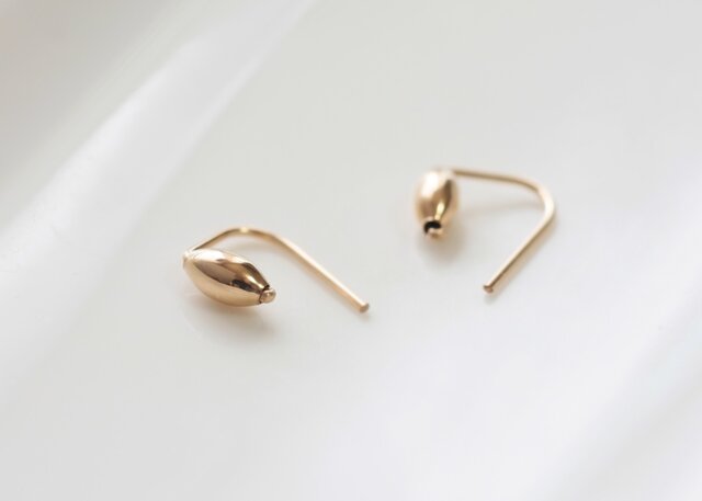 14kgf Oval Bead Pierce 『 ゴールドのシンプル 2way ピアス- dainty - 』の画像1枚目