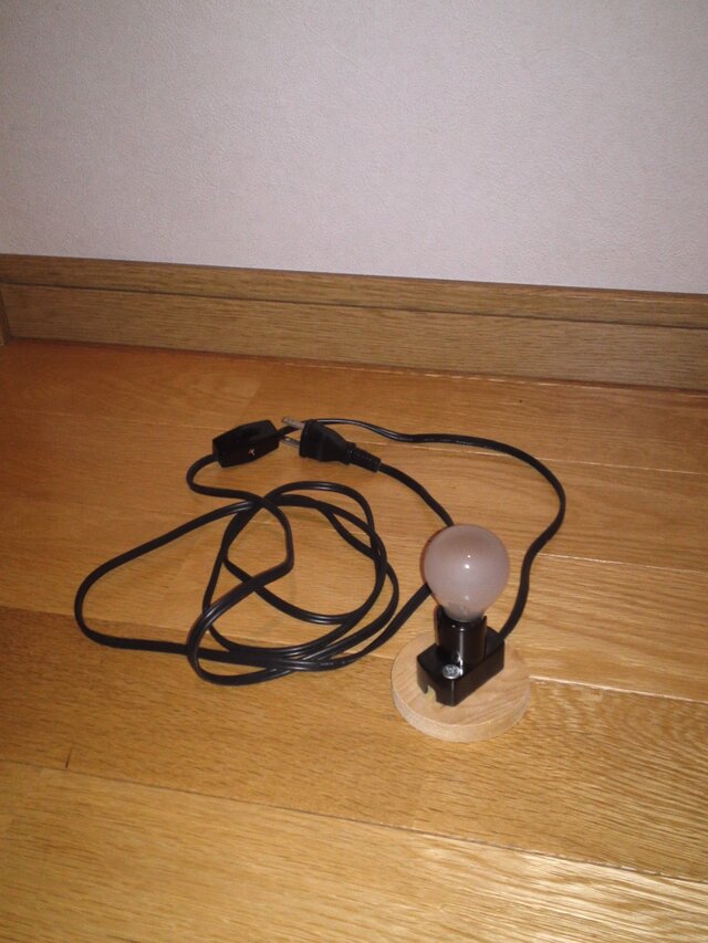 (ザクロ形の灯り)に設置する電気器具の画像1枚目