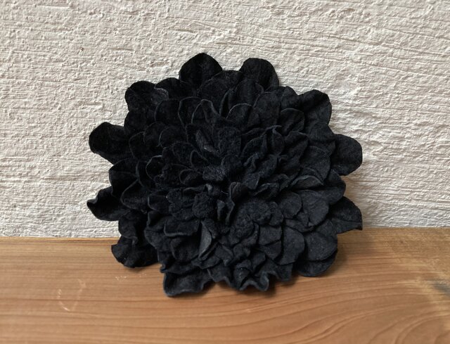 革花のブローチピン 3Lサイズ ブラックの画像1枚目