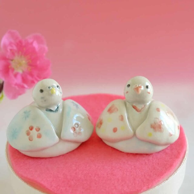 セキセイインコのお雛様(小鳥の陶器の置物)の画像1枚目