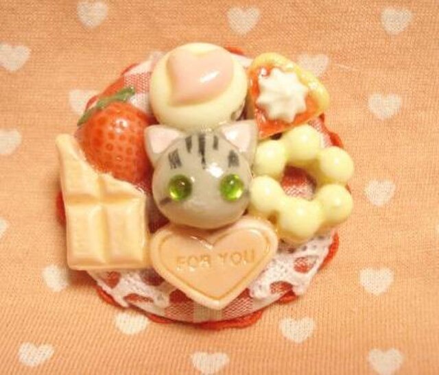 にゃんこのしっぽ○スイーツデコ○デコ缶バッジ9の画像1枚目