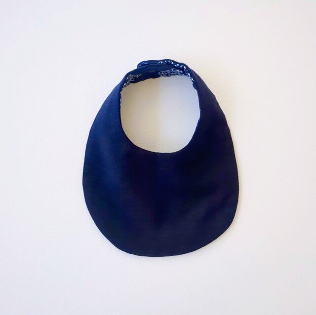 ふんわり撥水スタイ》紫陽花・紺 | iichi 日々の暮らしを心地よくする