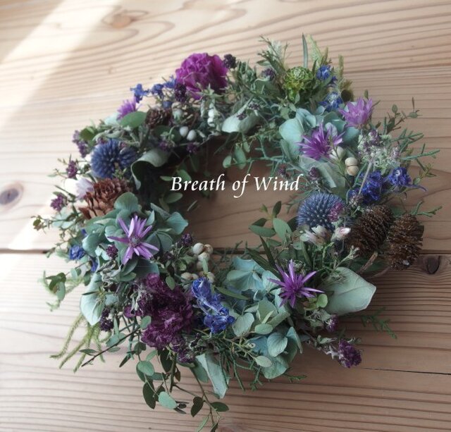 瑠璃玉アザミとユーカリのリース | iichi 日々の暮らしを