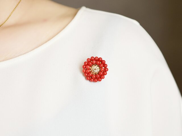 09098天然赤珊瑚の円形ブローチ 09098天然赤珊瑚の円形ブローチ