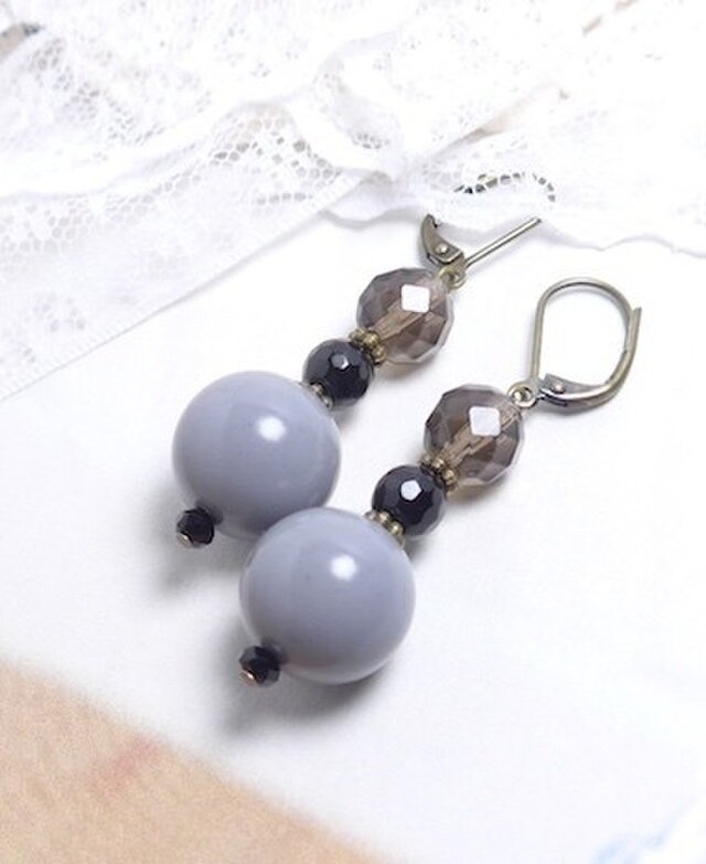 ドイツビーズとパワーストーンのヴィンテージ風ピアス