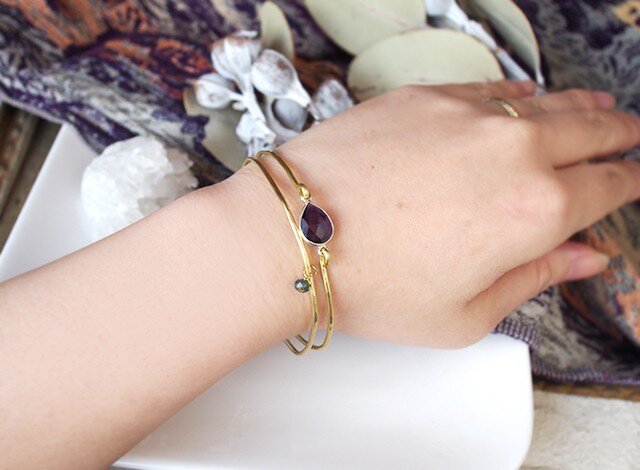 アメジストとグリーントルマリンの重ね着けバングル | iichi 日々の