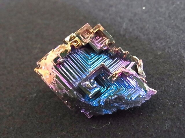 神秘的な美しさを持つビスマス結晶 432gケース付き ビスマス結晶 おまけ付き i4 | iichi 日々の暮らしを心地よく