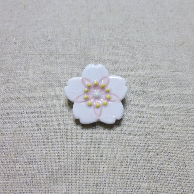 桜ブローチの画像1枚目