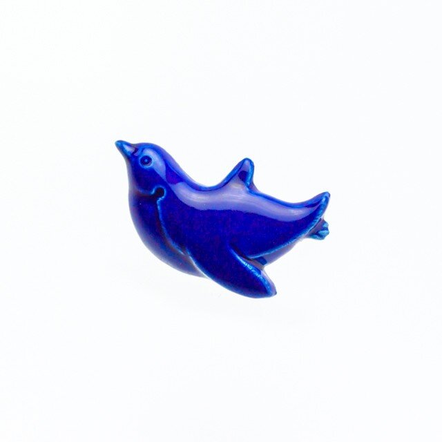 陶器ブローチ (泳)ペンギン(コバルト)の画像1枚目