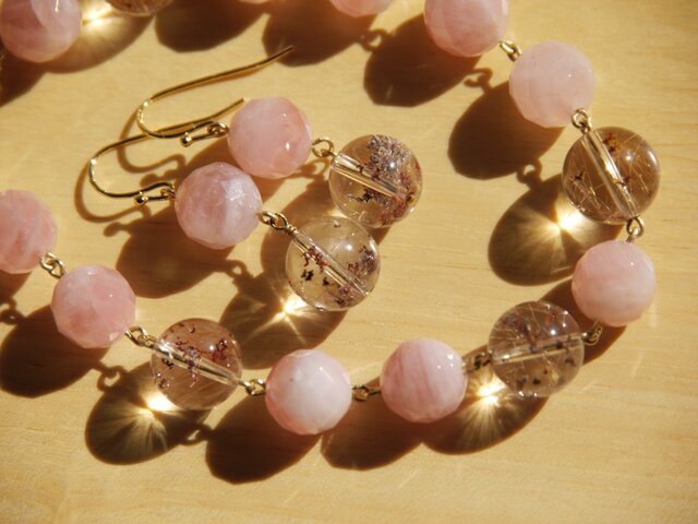薔薇カット水晶とルチルブレスレット ローズクォーツとガーデンルチル水晶のブレスレット | iichi