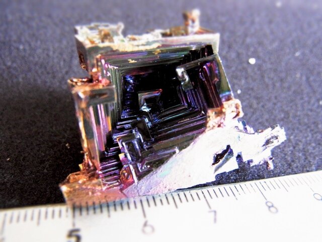 ビスマス結晶 おまけ付き i8 | iichi 日々の暮らしを心地よくする