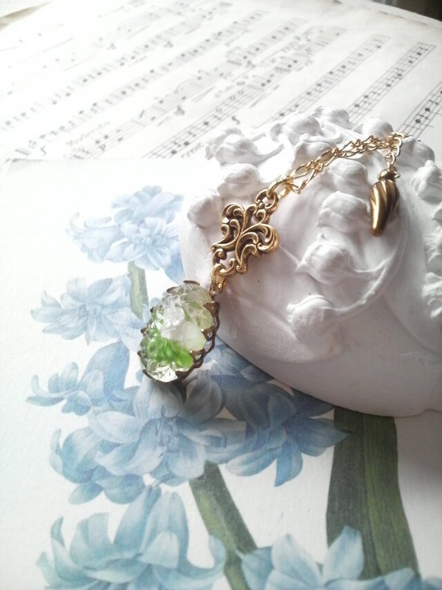 ヴィンテージ　Sugar－White･Greenギヴレ　ネックレス