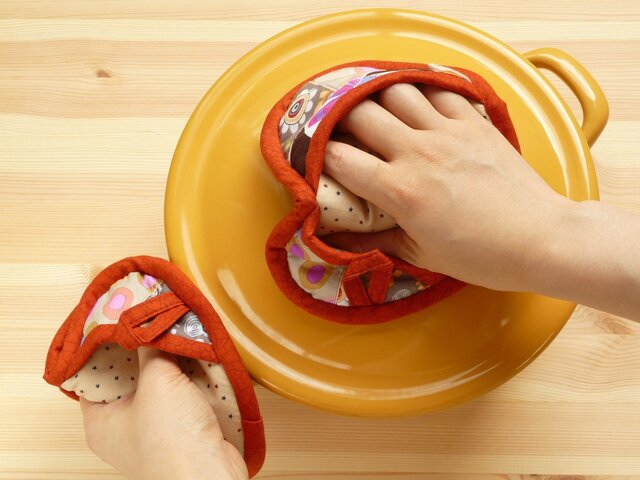 鍋つかみ (そらまめ) のペア 赤色の画像1枚目
