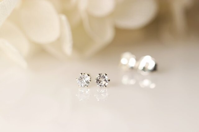 ベビーホワイトトパーズのスタッドピアス イヤリング 3mm 11月誕生石