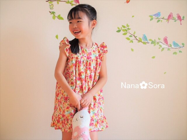 size100/110 ひらひらフリルのチュニックワンピース 花柄レッドの画像1枚目