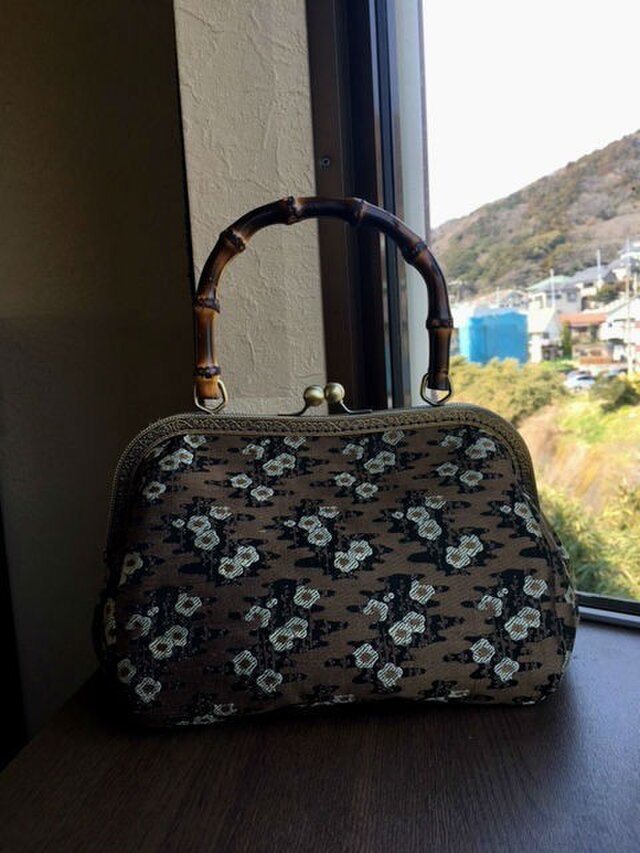 竹の手がま口手提げ　　花柄の丸帯