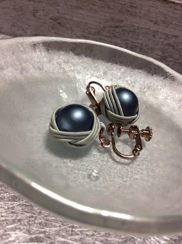 flower snow Naru オリジナル  玉結び イヤリング    Blue＆グレー