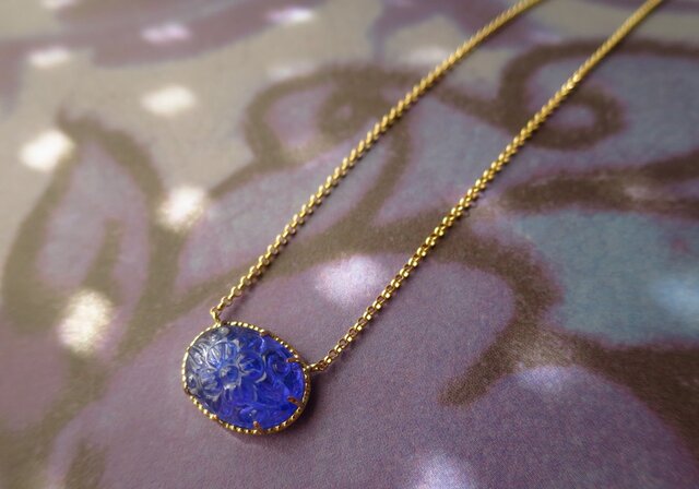 K18 Tanzanite Carving Necklaceの画像1枚目