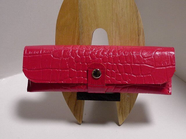 赤クロコダイル型押し革のペンケース Iichi ハンドメイド クラフト作品 手仕事品の通販