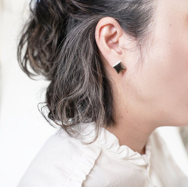 T-13 美濃焼タイル ピアス / イヤリング 裏面レザー加工 | iichi 日々