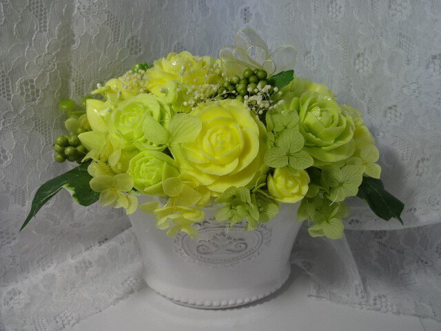 石鹸彫刻 香る花のアレンジメントの画像1枚目