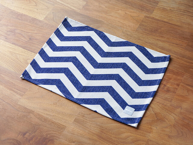 テーブルクロス 北欧柄 ブルーシェブロンスモール 2枚組 天然リネン 45×32cm jubileeteatoweltt106の画像1枚目