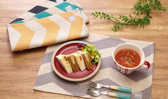 ランチョンマット 北欧デザイン イエローシェブロン 2枚組 天然リネン