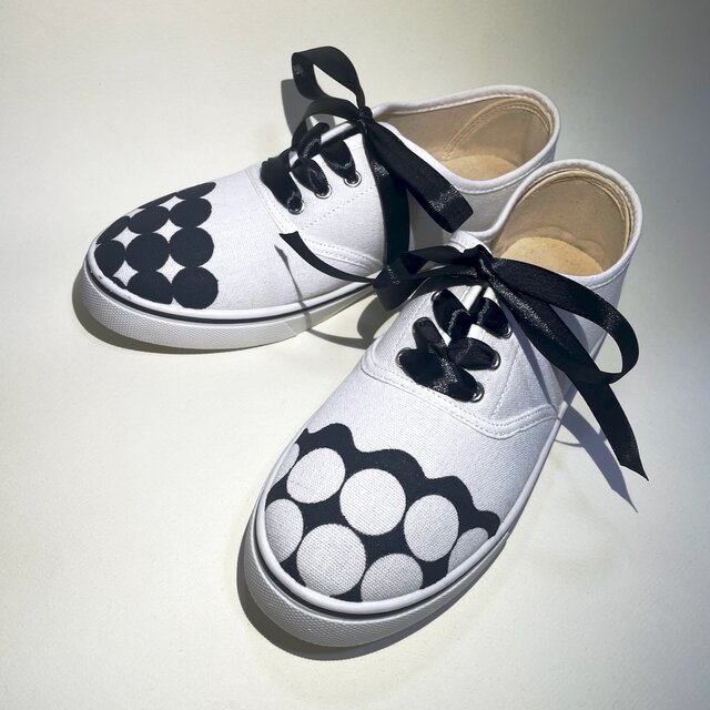 しろくろ水玉のアシンメトリースニーカーα (22.5cm〜25.5cm・SS