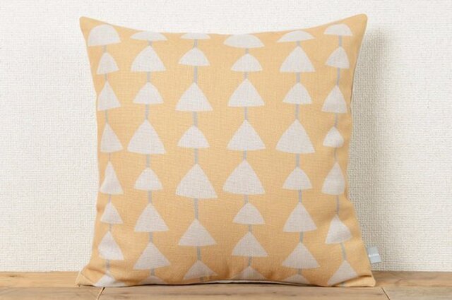 クッションカバー 45×45cm 北欧風 イエロートライアングルコネクト jubileecushioncc102ymの画像1枚目