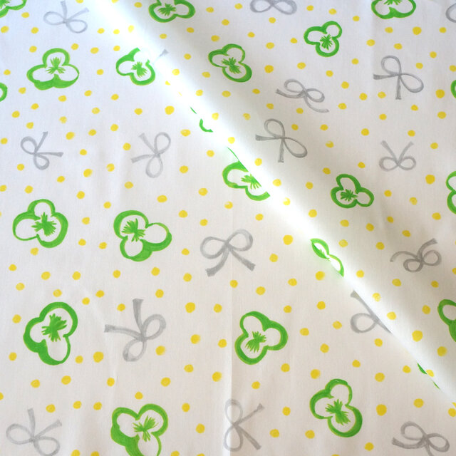 【69×115cm】サテン生地（オーガニックコットン）スミレとリボンと水玉（green-grey-yellow）