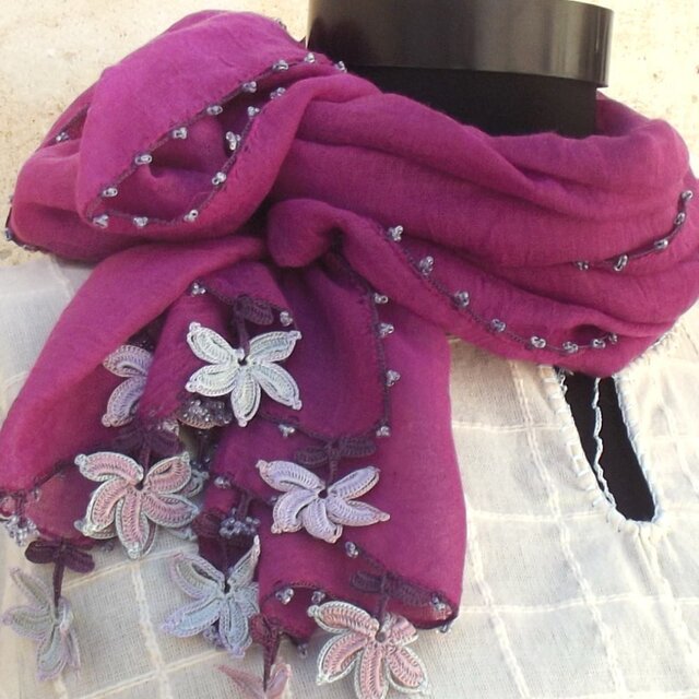 レースの花付き ふんわりストール2辺（綿混合）バイオレット