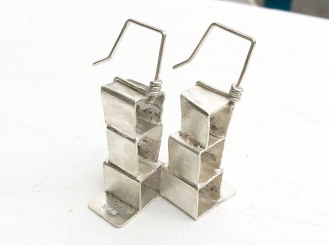 silver950 建設中のビルピアス2の画像1枚目