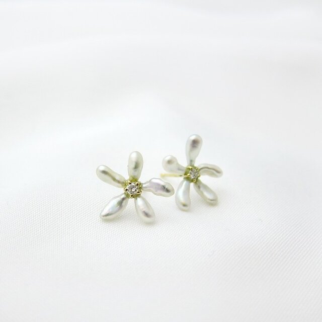 万珠万趣 あこやケシ真珠お花ピアスの画像1枚目