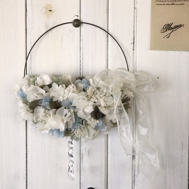 リボンとお花のハーフムーン*リースの画像1枚目