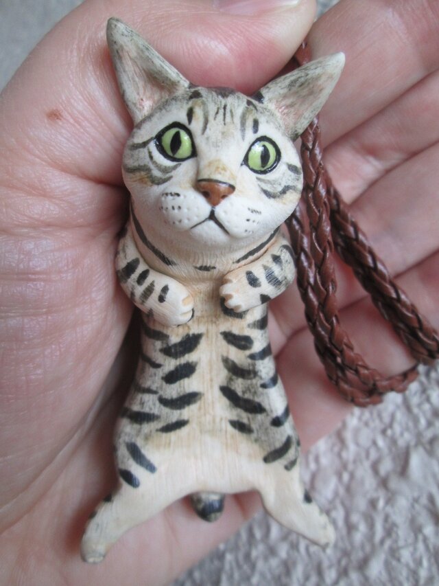 ＊ご予約品＊へそ天ペンダント（キジトラ）