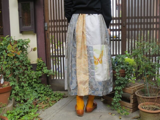 白大島 淡い花柄 着物リメイクロングスカート( ´∀`) 丈87 白大島 着物リメイク ロングスカート パッチワーク フレア