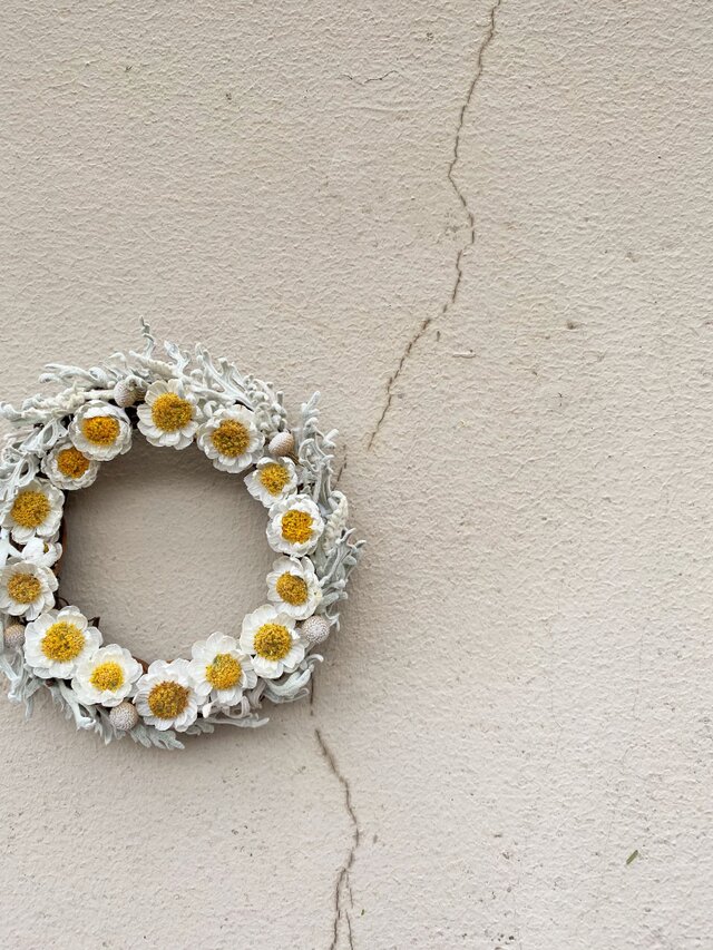 再出品　乙女な春リース　白いお花を集めました