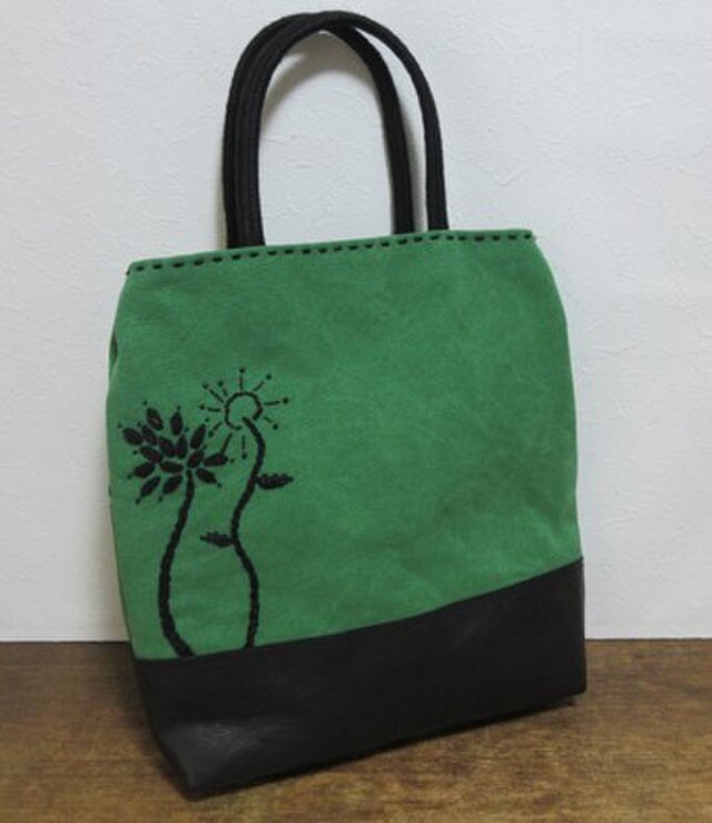 N様オーダー／黒糸刺繍模様かばん（グリーン） | iichi 日々の暮らしを 