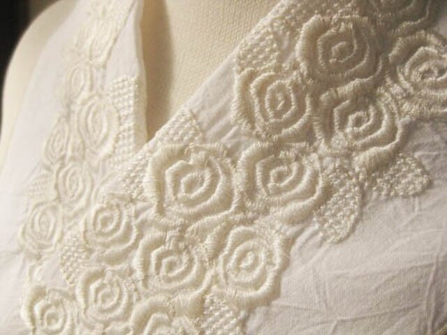 半衿・刺繍半衿・白薔薇の画像1枚目